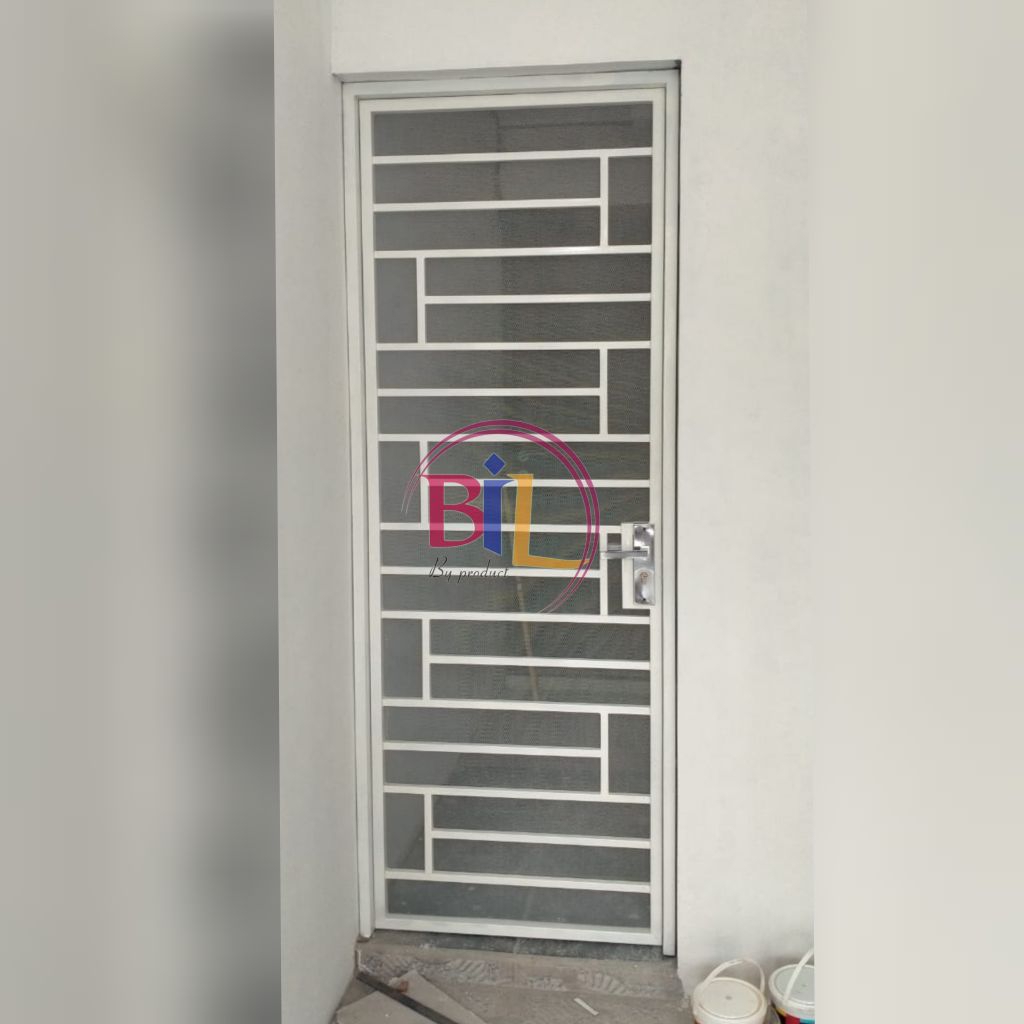 Pintu pengaman . Pintu besi . Pintu kawat nyamuk . Pintu kasa nyamuk