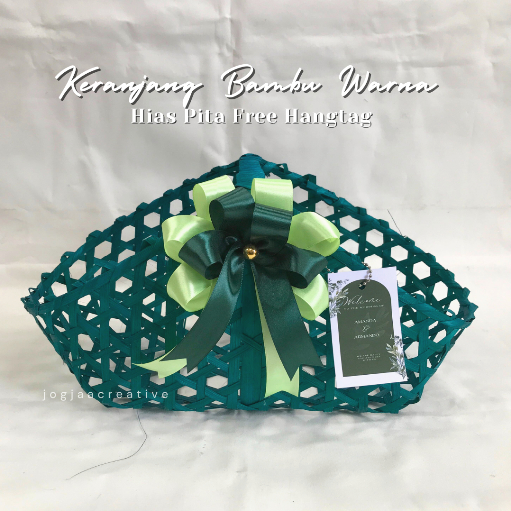 

Keranjang Bambu Alas 25x17 cm Berwarna di Hias dengan Pita Bonus Hangtag/Kartu Gantung Bebas Custom