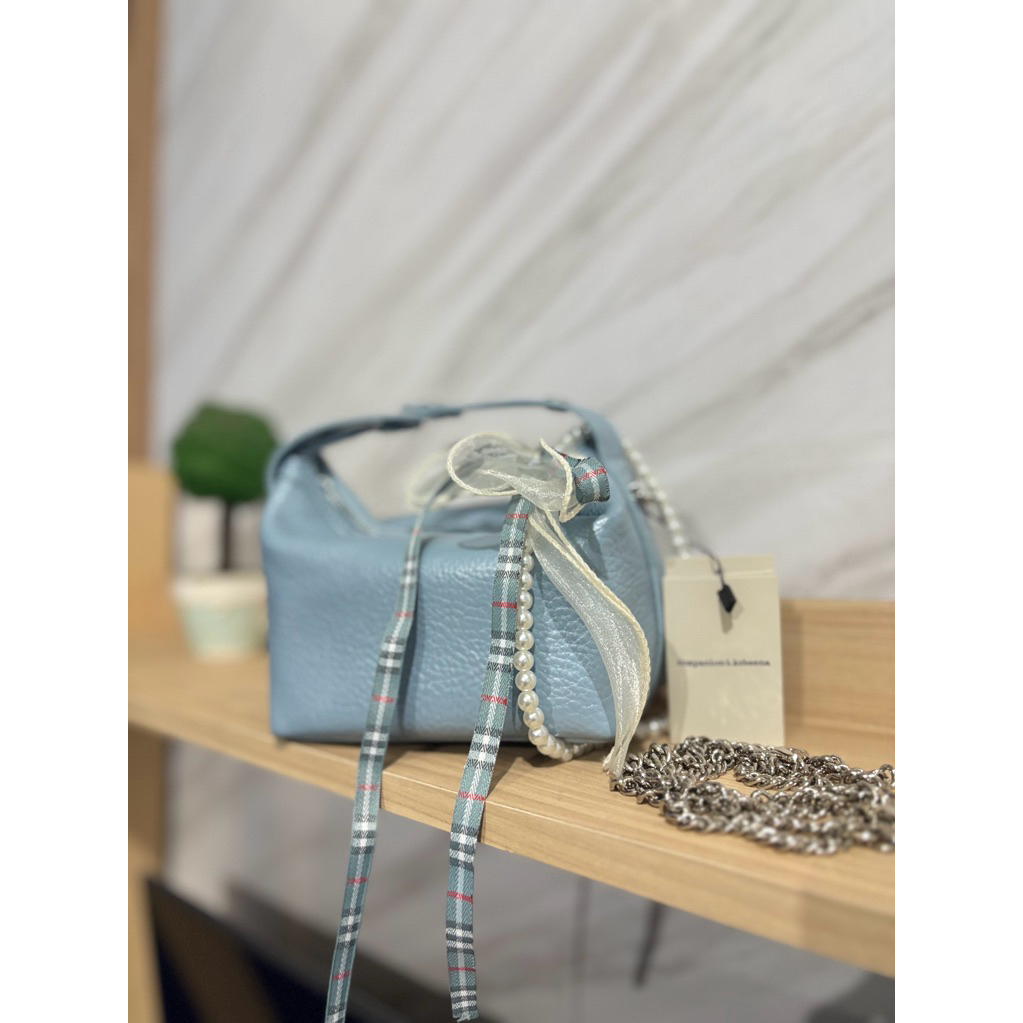 Tas pesta biru glossy dan glittery