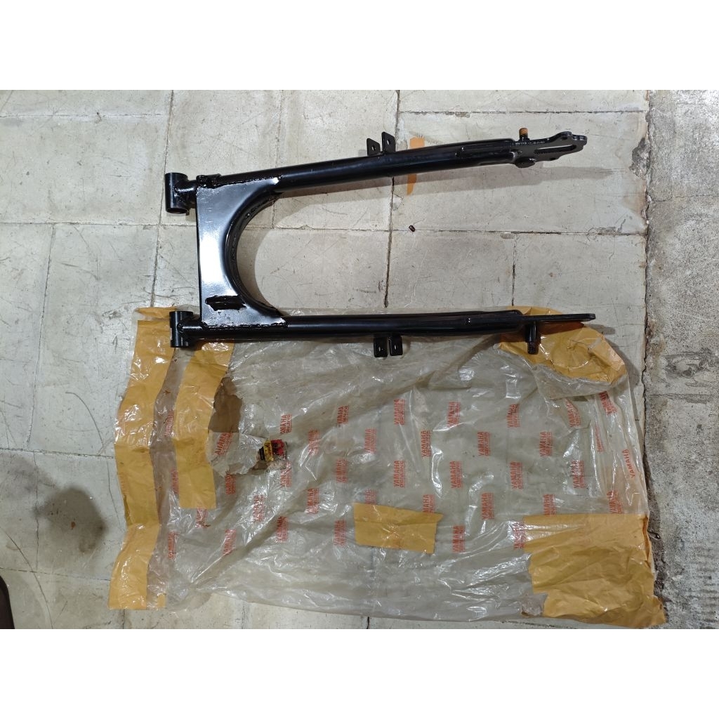 SWING ARM BULAT GARPU BELAKANG 29N RXKING KOBRA RX KING COBRA ORI ASLI ORIGINAL YAMAHA NOS