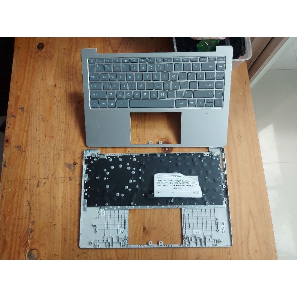 Palmrest casing tengah laptop HP 240 G10 14-EP 14-EM n35870-001 TPN1-141 14 INCH silver minus keyboa