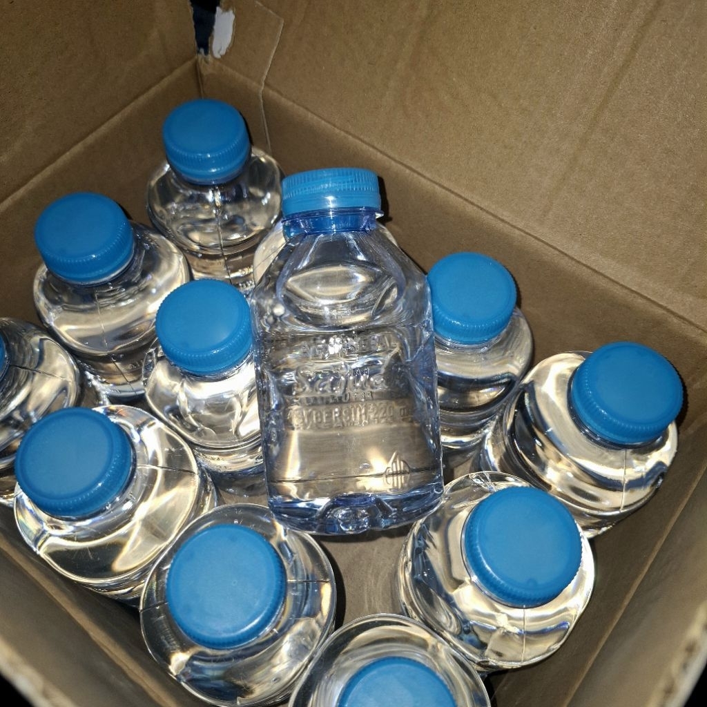 

Sajuak air mineral gelas botol mini 220ml muraqua sms 1 karton dus