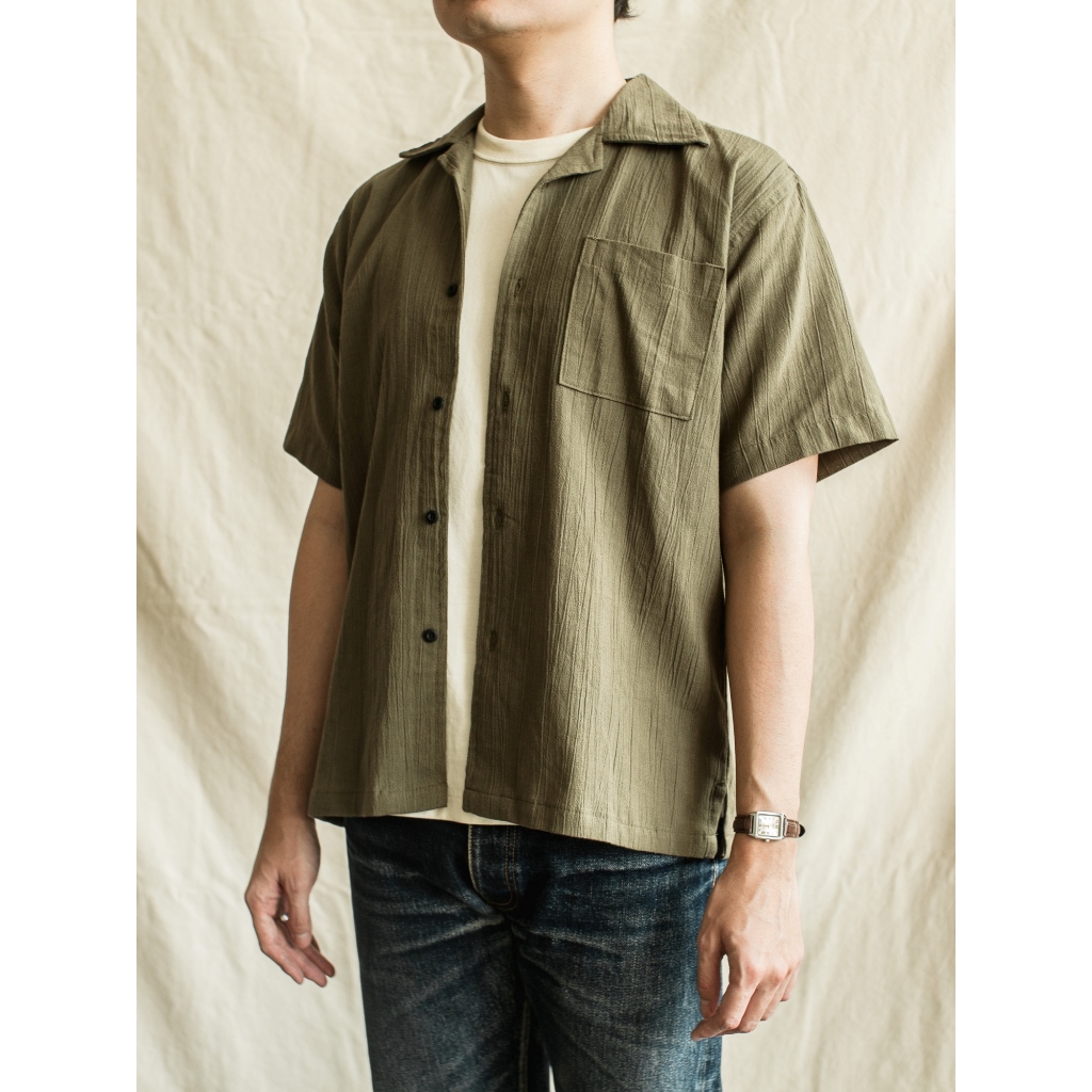QUTN Kemeja Oversize Pria Lengan Pendek Weekend Shirt OS - Olive Crinkle Linen