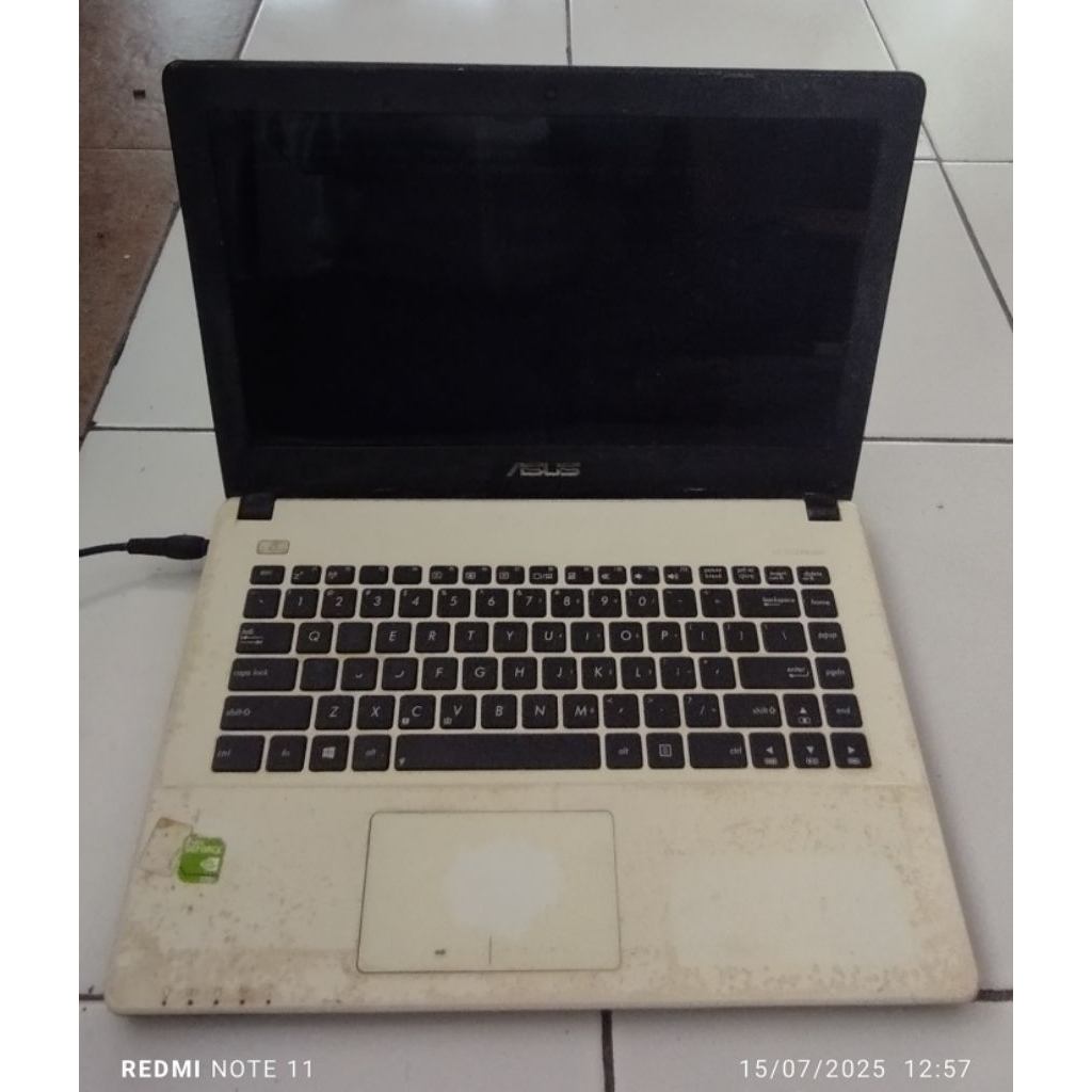 Laptop Asus A450L Inte core I5 DDR3 Haswell,lcd rusak,tidak ada batre,hardisk & charger