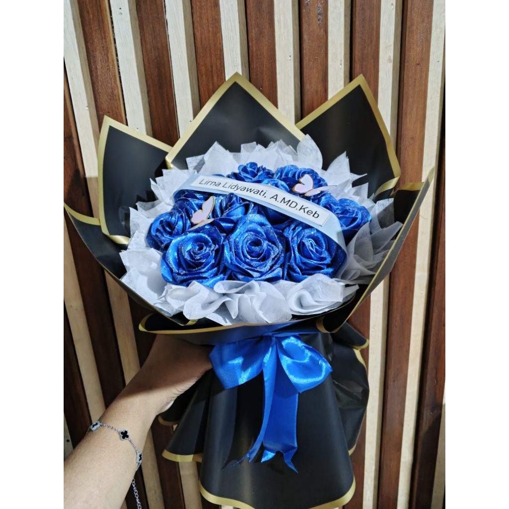 

bucket pita satin 10 tangkai