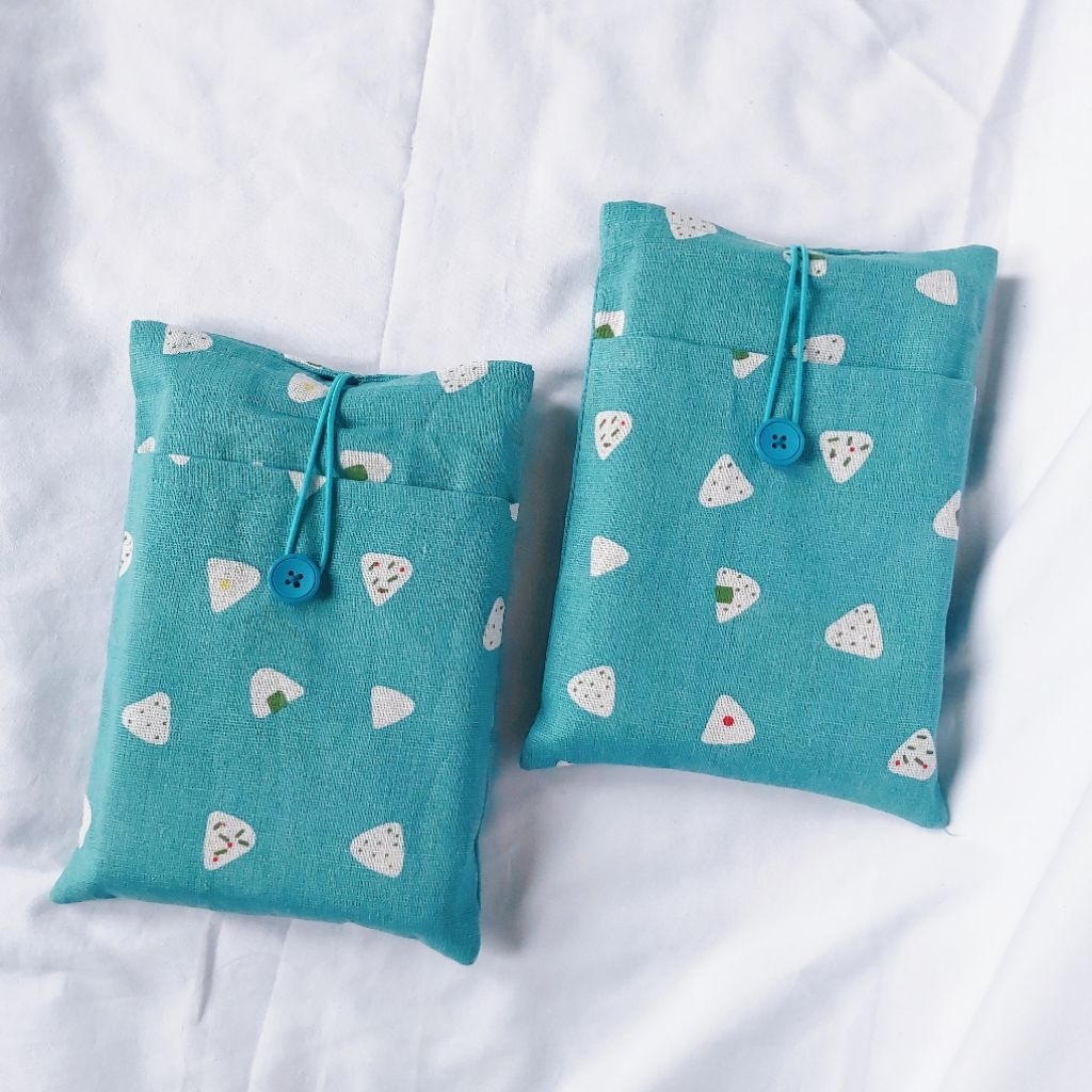 

Book Sleeve Medium | Kantong Buku Kain | Pouch Novel - Motif Onigiri