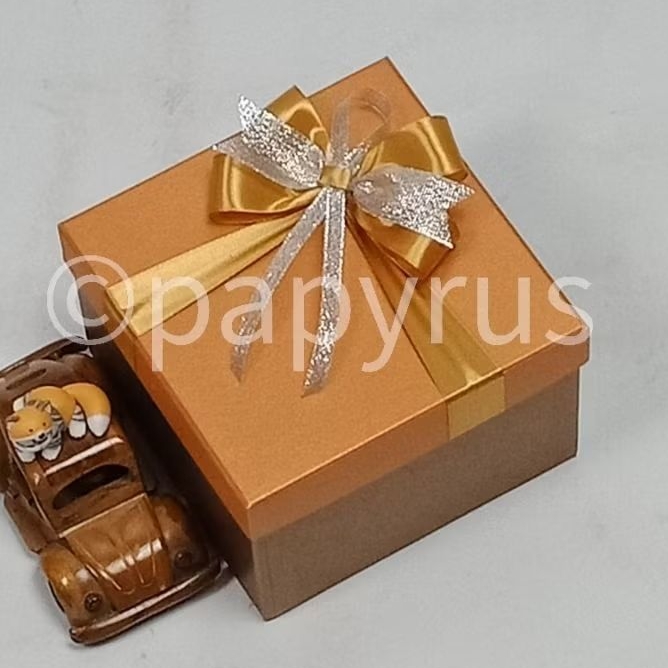 

PAPYRUS Kombinasi 15x15 Tinggi 10cm Kotak Kado Gift Box Hadiah V3