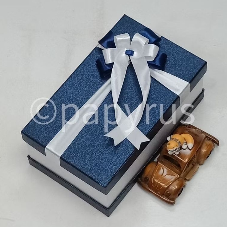 

PAPYRUS Sandwich 15x25 Tinggi 10cm Kotak Kado Gift Box V2