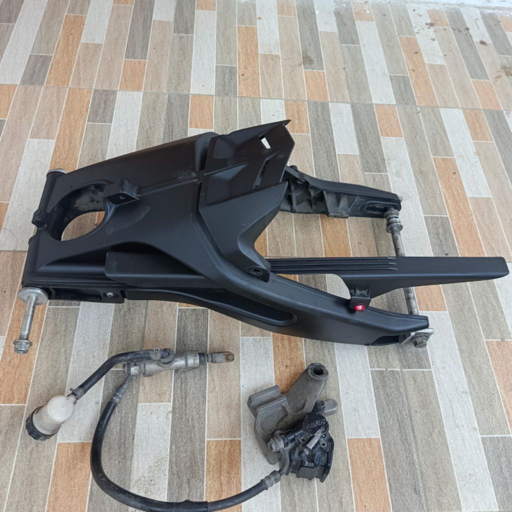 Swing Arm YAMAHA R15V3 MT15 XSR Original