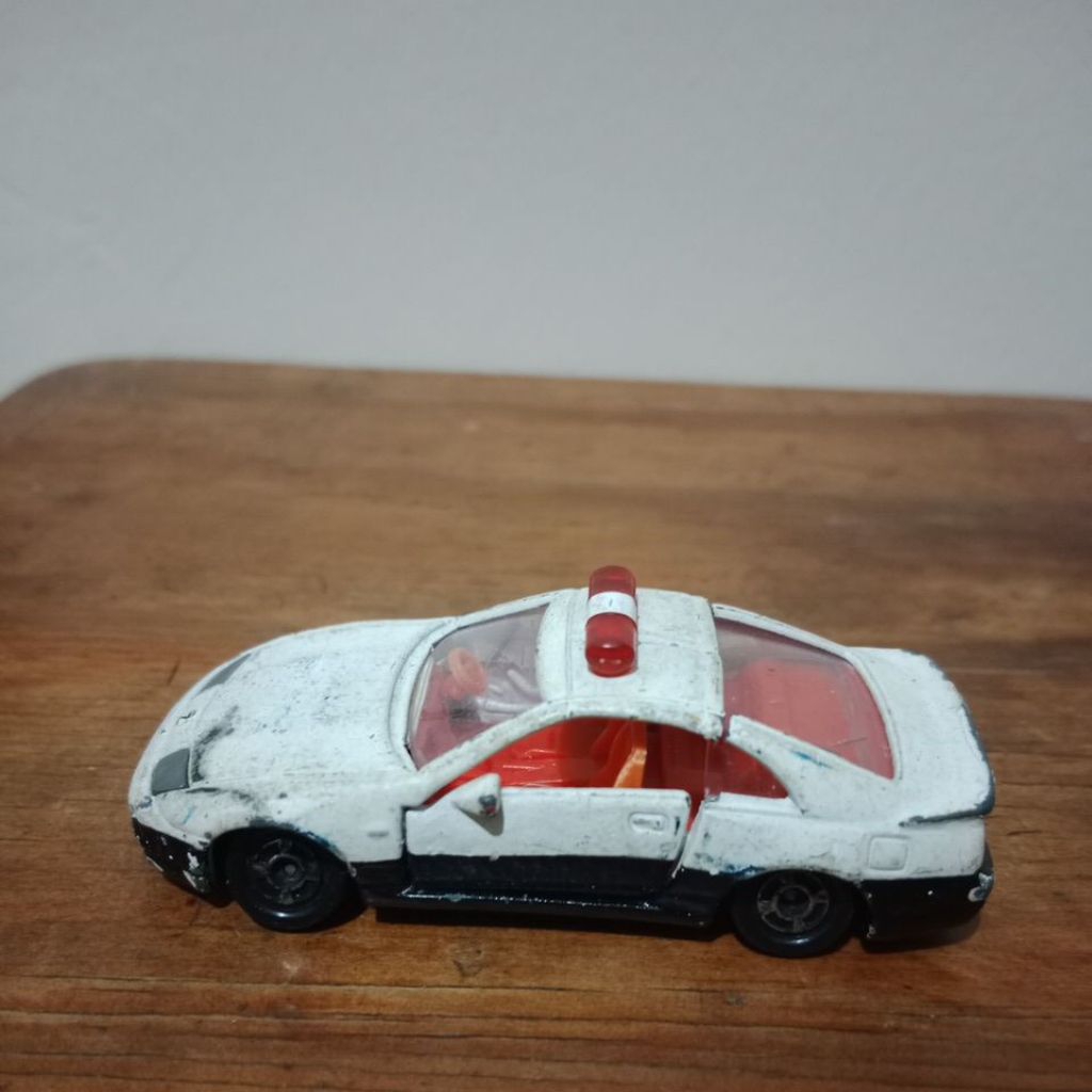tomica nissan fairlady police