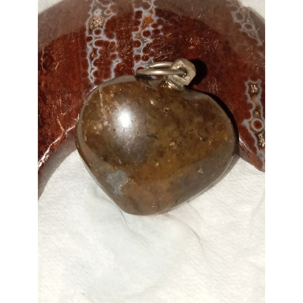 Liontin batu natural