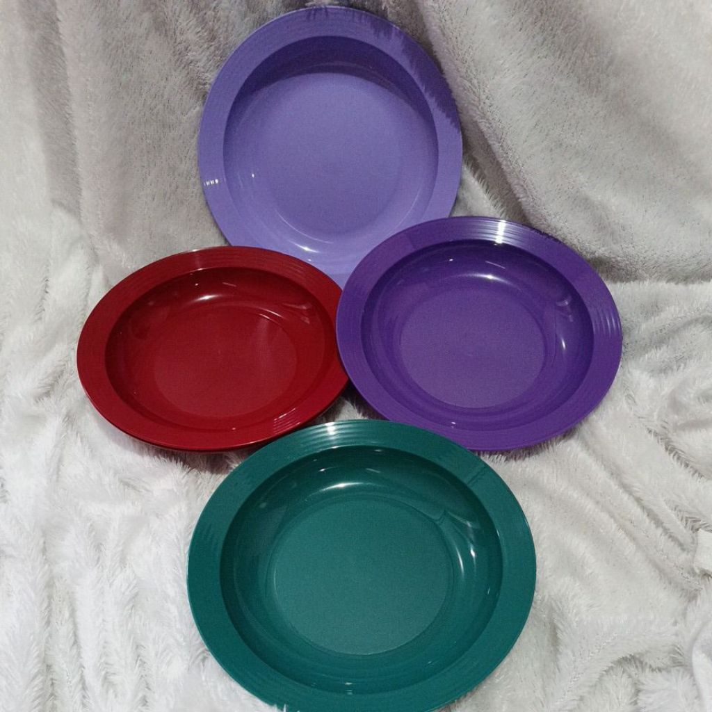 Tupperware large deep plate