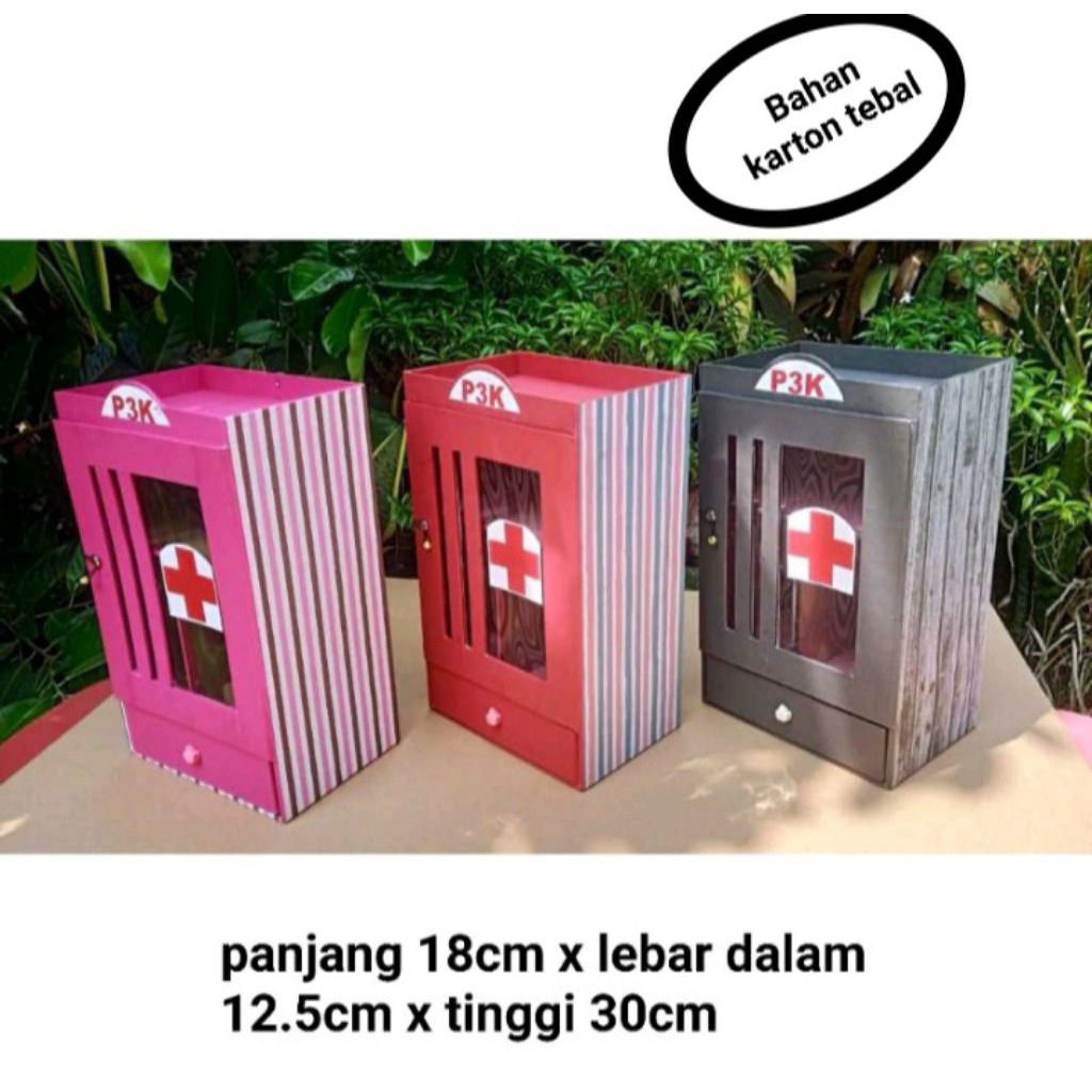 Kotak Lemari P3K UKS Kerajinan Tangan bahan karton tebal