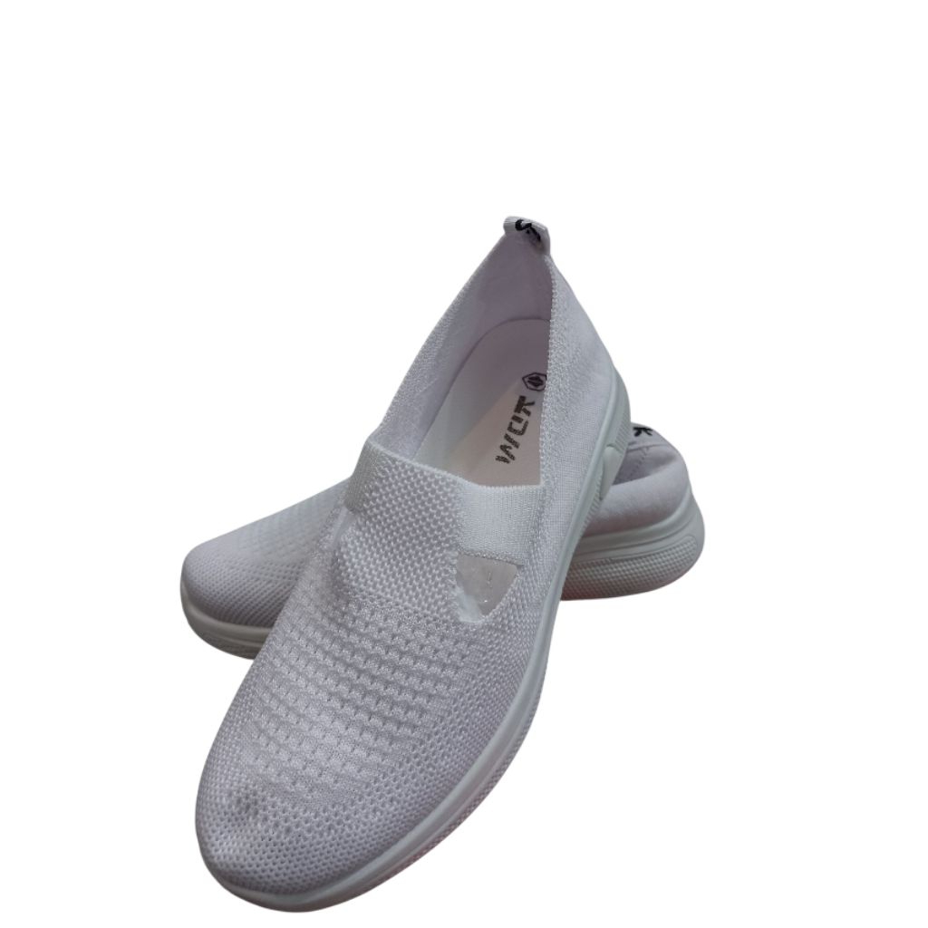 Sepatu slip on kdm putih
