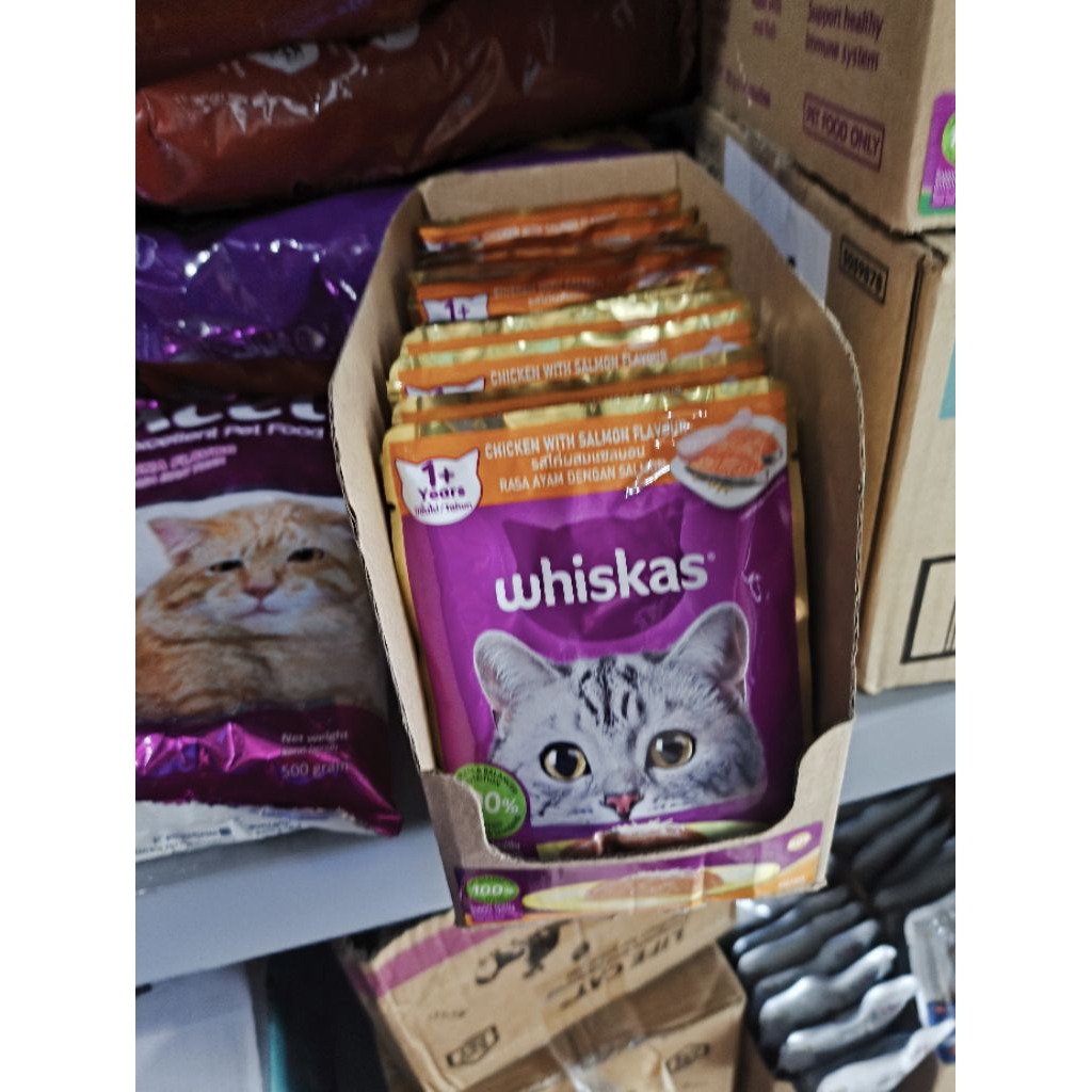whiskas chicken salmon sachet pakan snack kucing