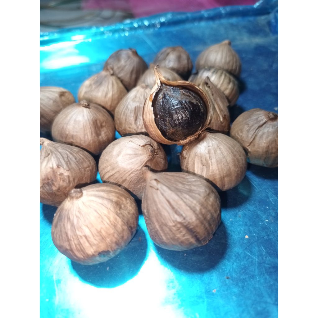 

bawang putih tungal hitam black garlic 100grm