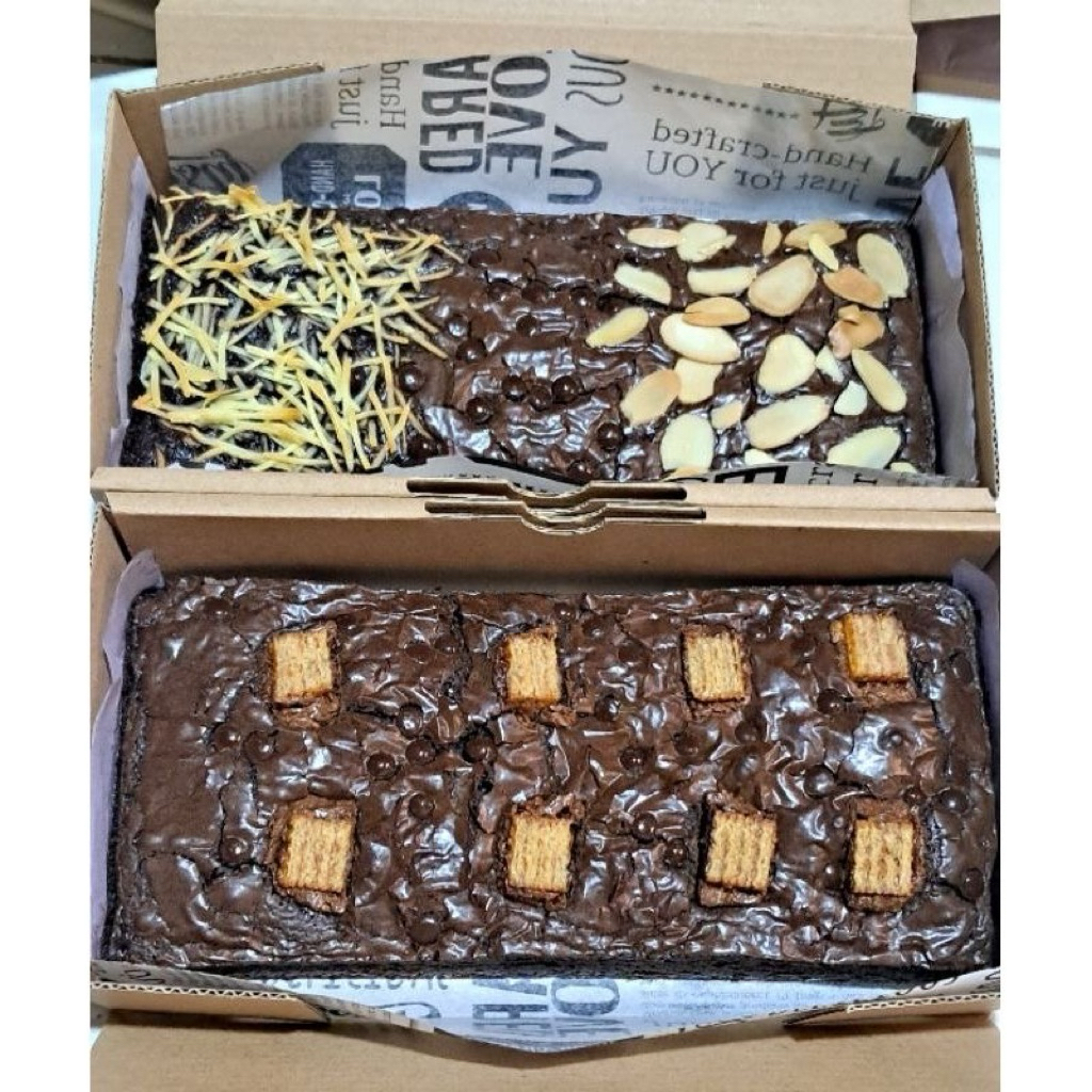 

Fudgy Brownies. uk 22 x 10 cm