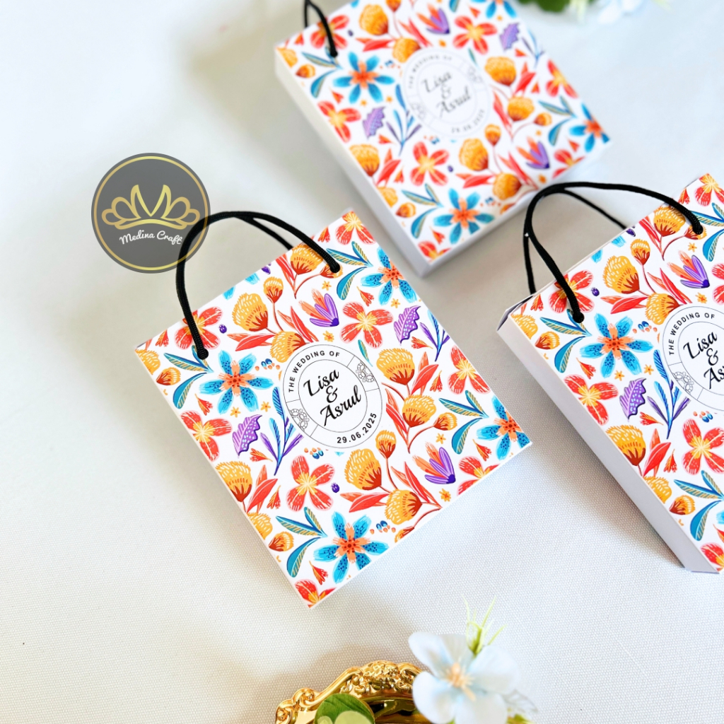 

Packaging Square Handle Custom Desain Full Print Warna Box Handle Souvenir kenangan momen spesialmu