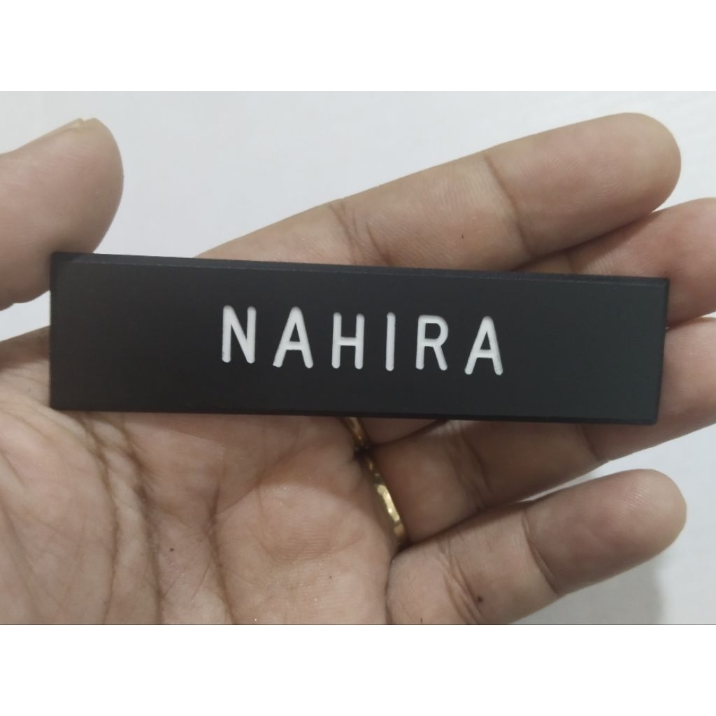

nametag grafir doff full hitam /nama dada doff grafir full hitam peniti dan magnet