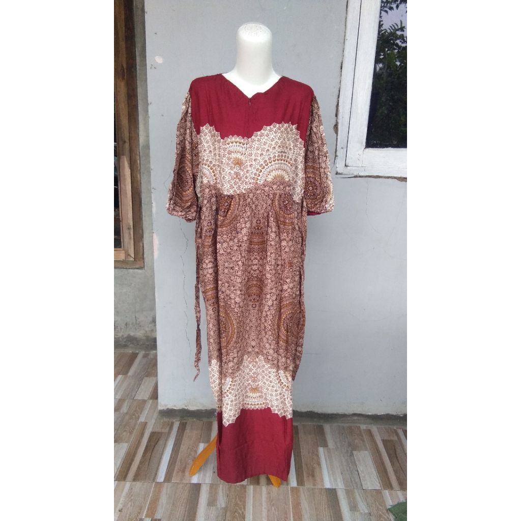gamis dolce motif matahari warna maroon lengan 7/8 balon ada tali belakang ld 120 PB 130