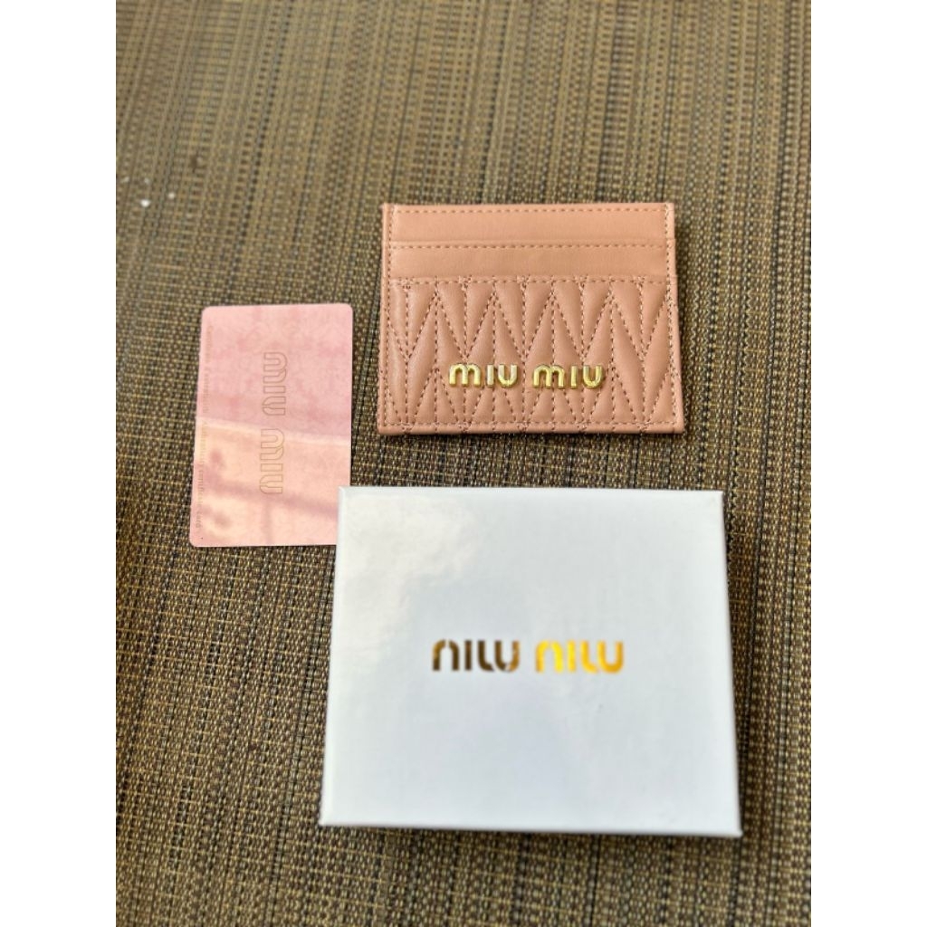 CARD HOLDER MIU MIU LOOK QUILTED – DOMPET KARTU WANITA MINI ELEGAN DAN STYLISH FREE BOX
