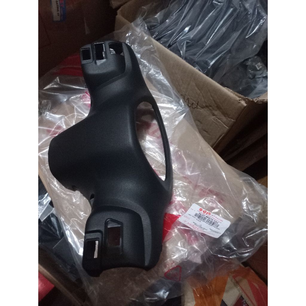 batok depan suzuki spin 125 old bagian belakang warna hitam asli original