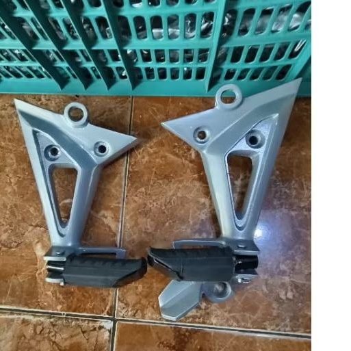 Footstep  postep bostep dudukan step belakang Revo fit fi step belakang Revo fit injeksi