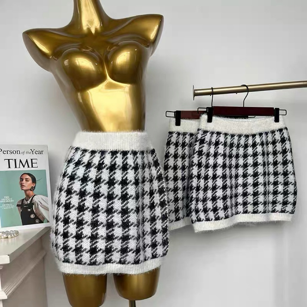 Rok Rajut Motif Kotak Hitam Putih – High Waist Elegan Bahan Tebal dan Lembut