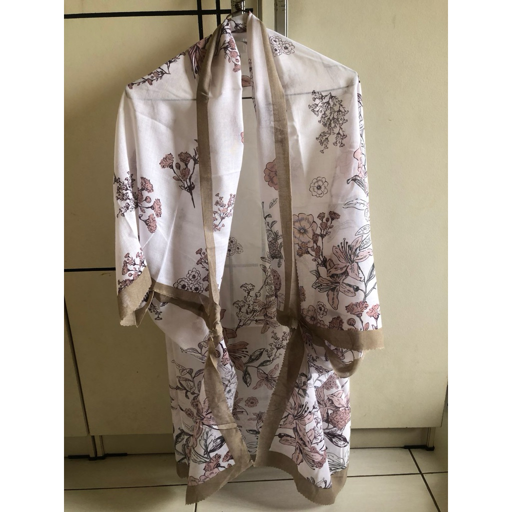 [PRELOVED] Outer scarf bunga
