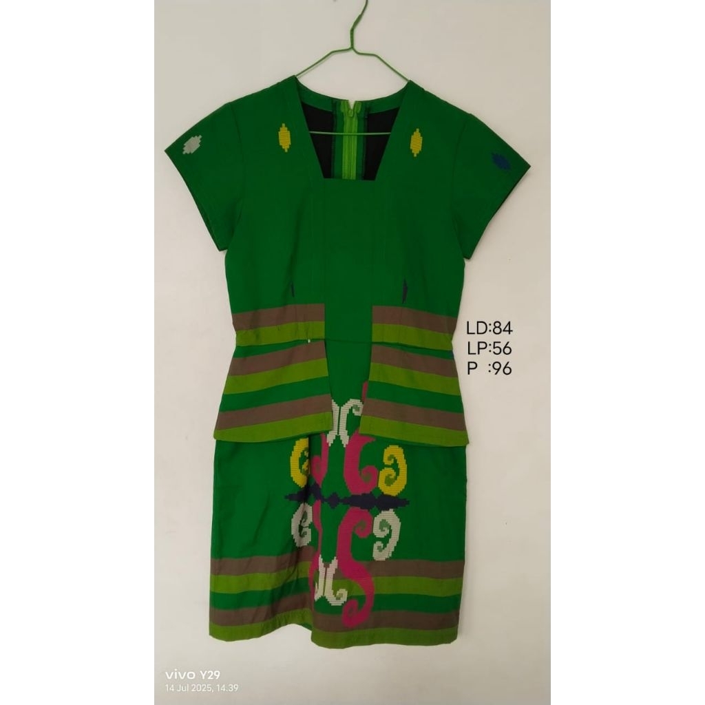 Dress hijau emerald tenun