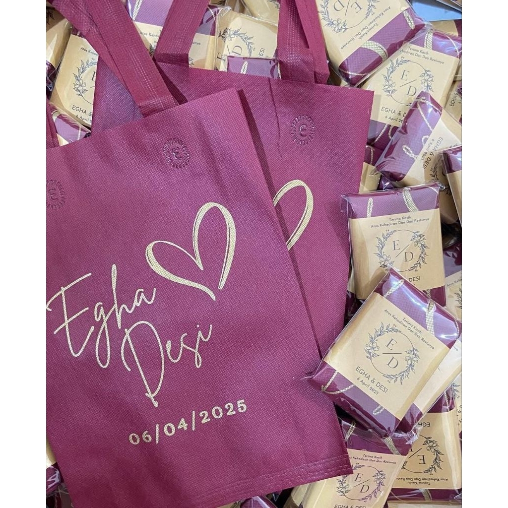 

SOUVENIR TAS SPOUNDBOND COSTUME SABLON KEMAS PLASTIK FREE PAPERBELT