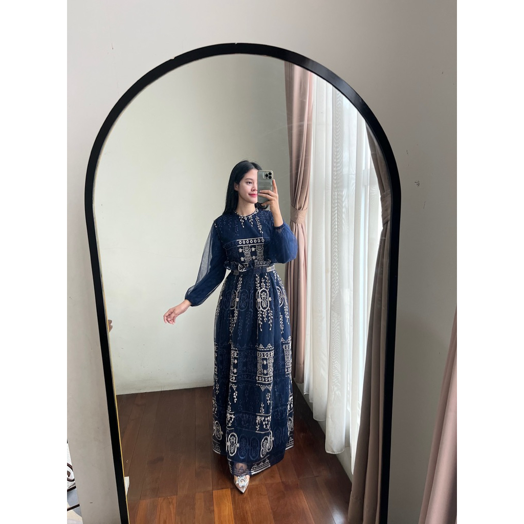 amrthelabel / zendaya pleats / navy
