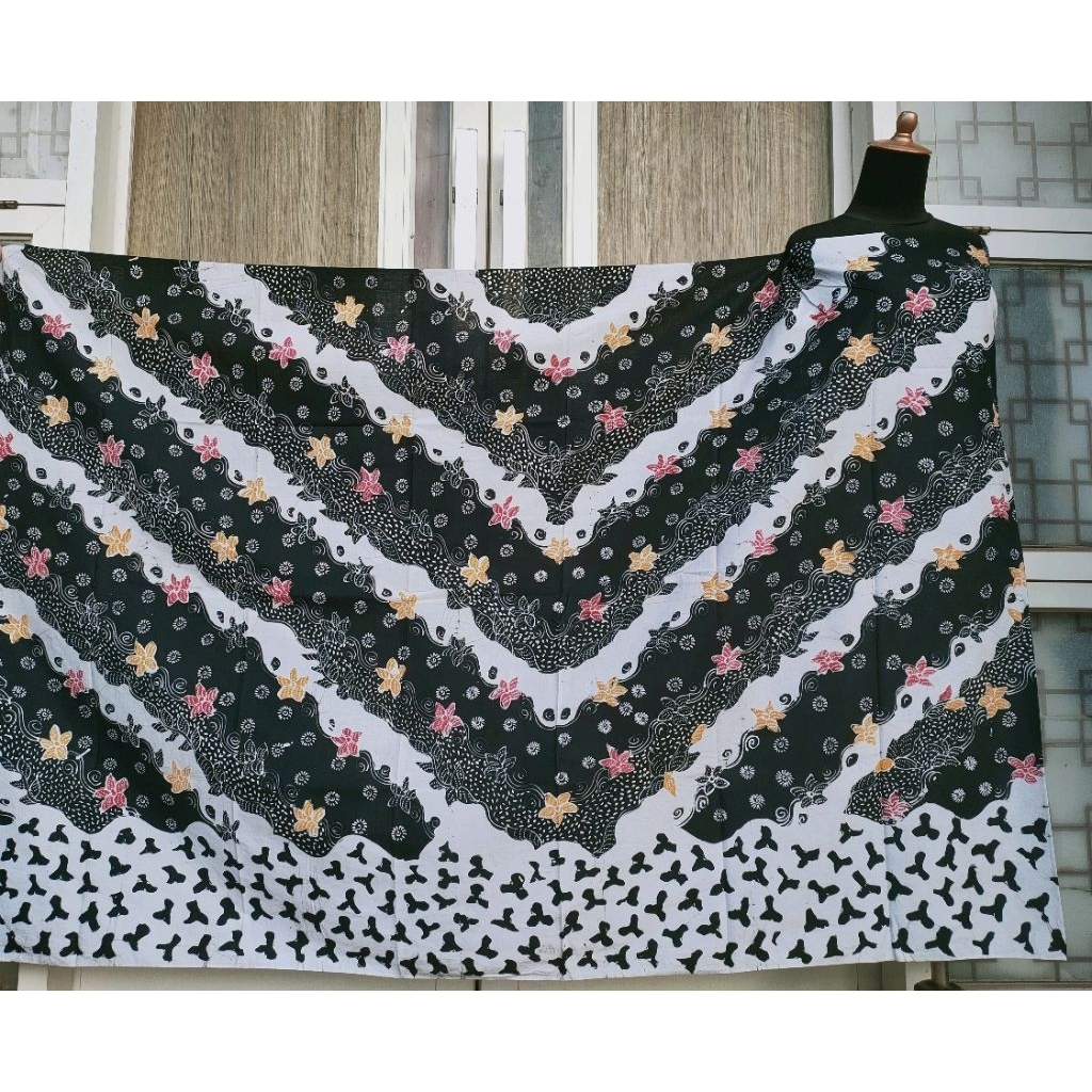 Batik umiromlah 0810379 Bahan Kain Batik Full Tulis Asli Canting Pengrajin Madura Pamekasan Hitam Pu