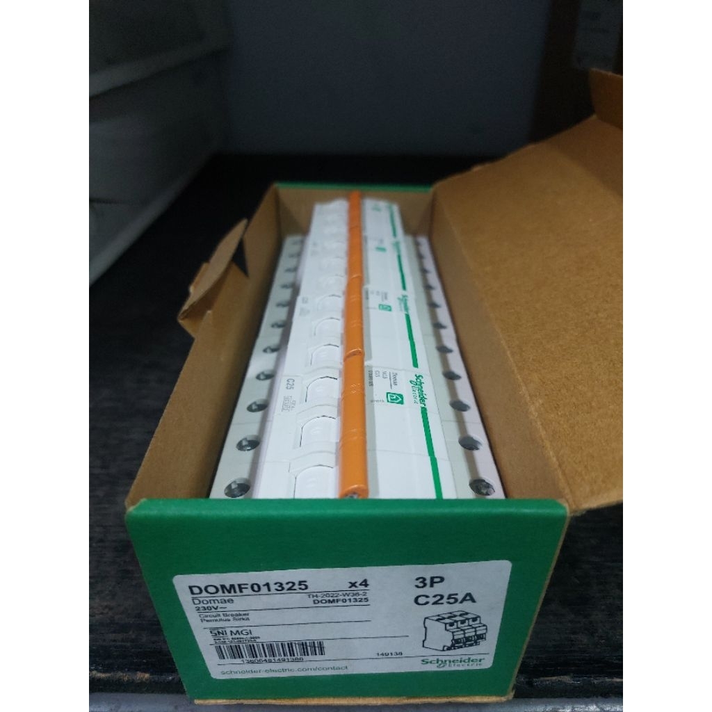 MCB SCHNEIDER 3 PHASE 25A