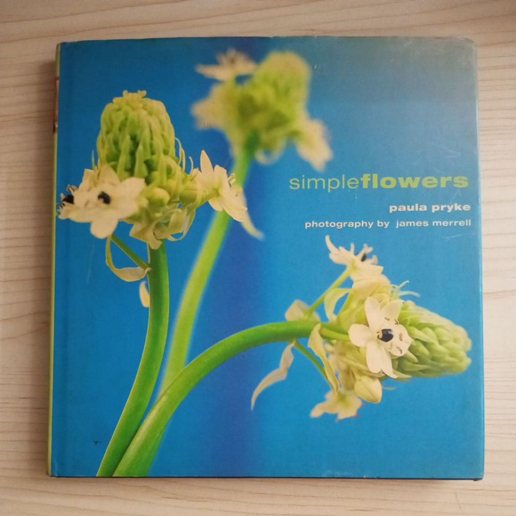 BUKU SIMPLE FLOWERS BY PAULA PRYKE