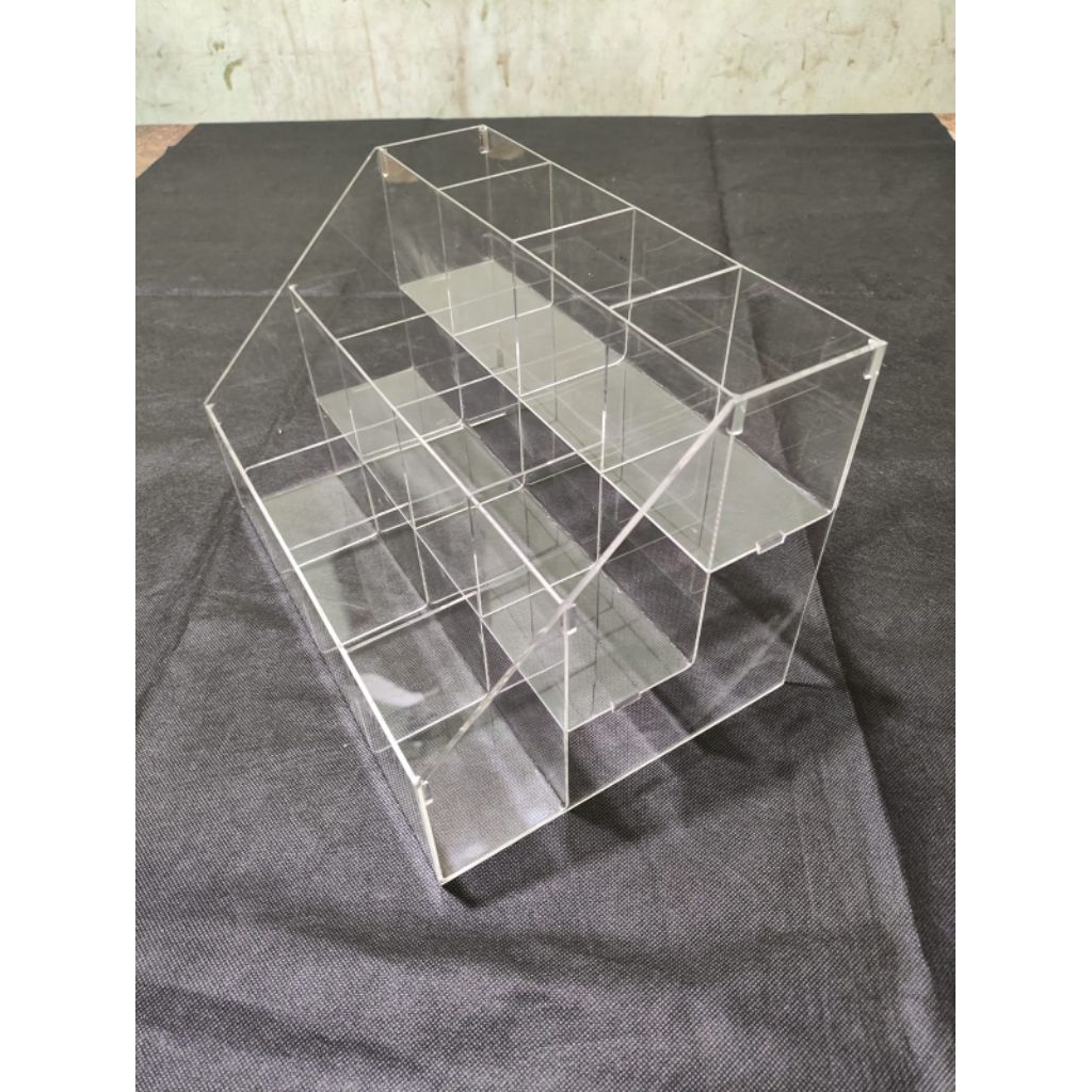

display akrilik tempat pulpen tiga tingkat