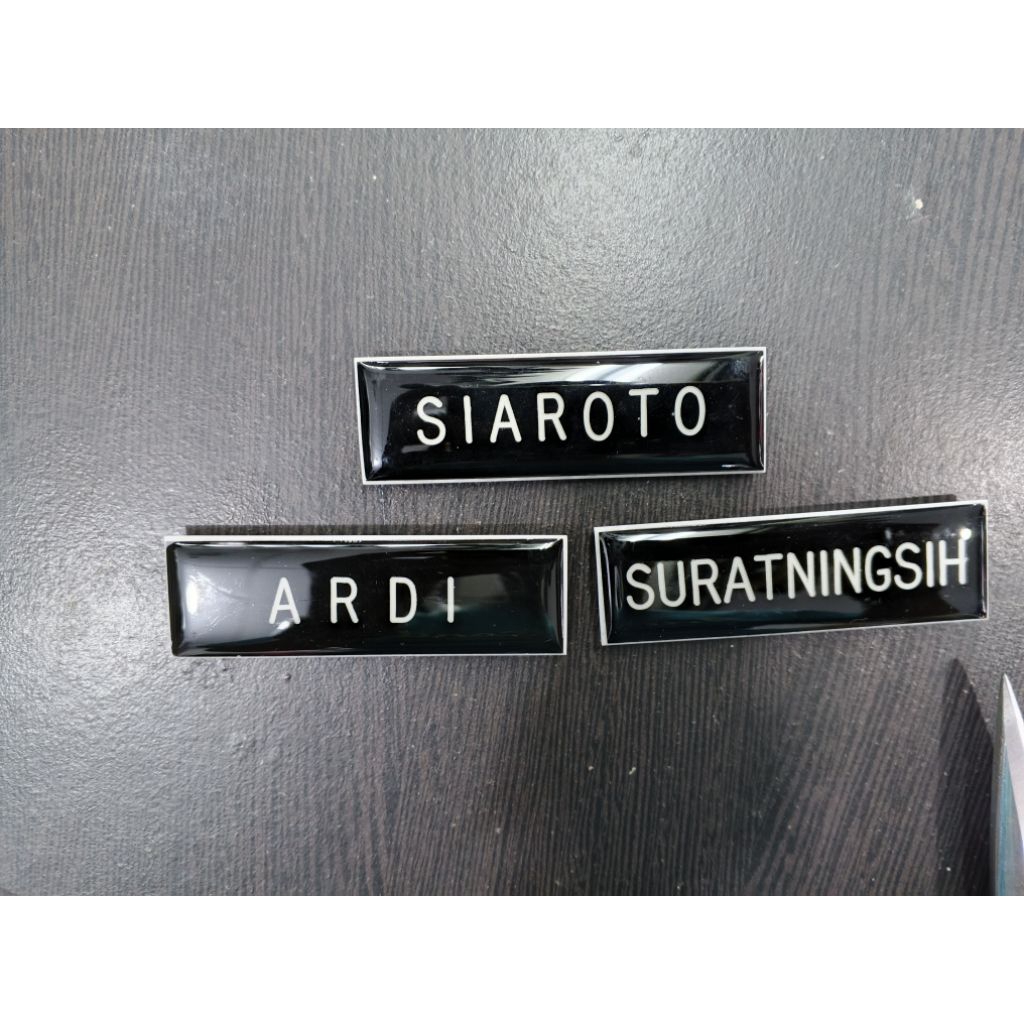 

papan nama / name tag akrilik lapis piber