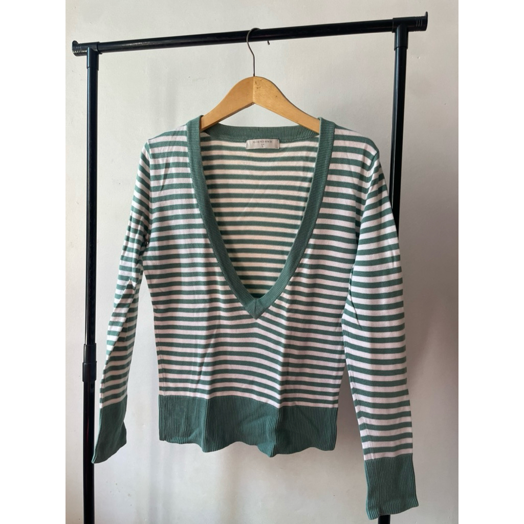 Giordano sweater