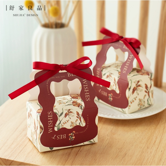 

De Gift Shop Kotak Kado | Kotak Souvenir | Kotak Souvenir Pernikahan | Kotak souvenir Ulang tahun