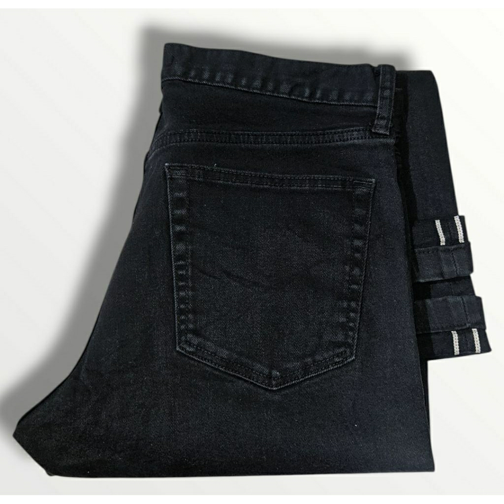 JEANS UNILOO HITAM SELPET SIZE 33