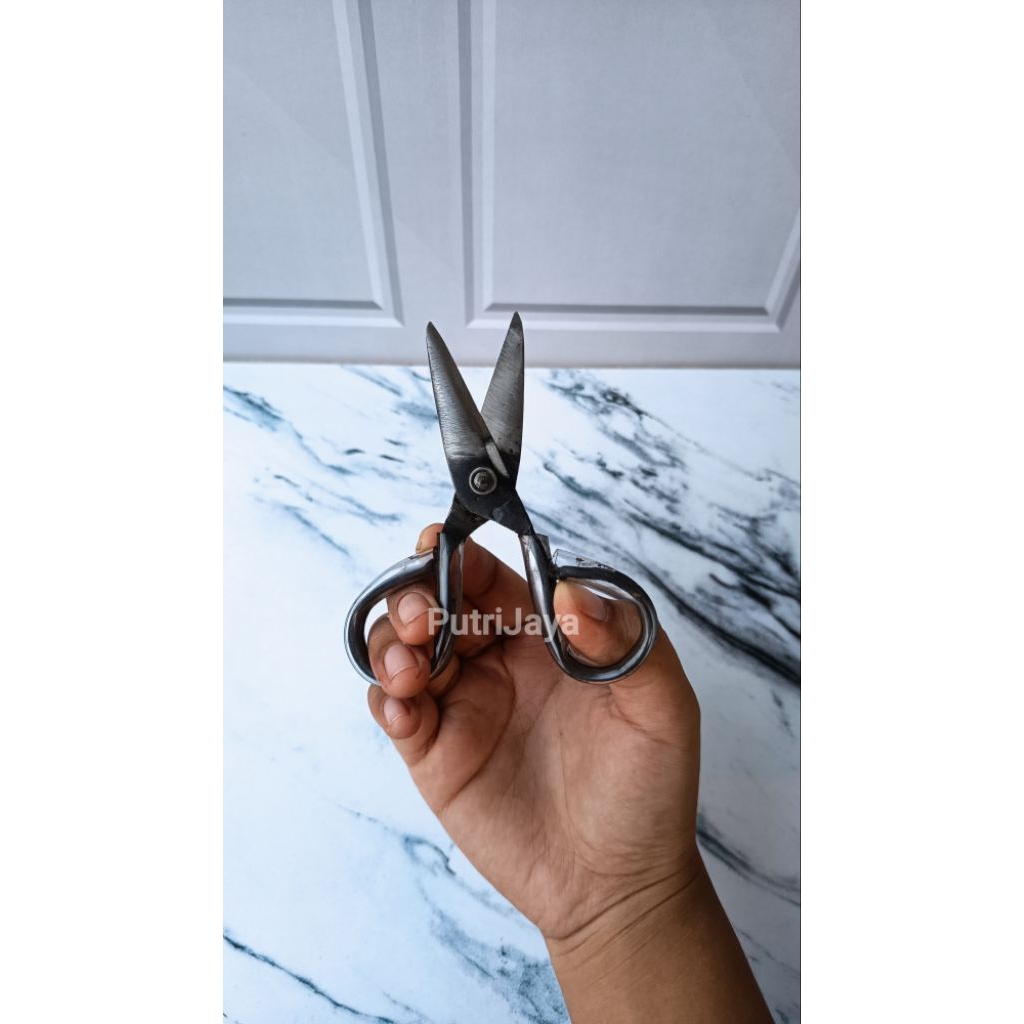 

Gunting Pande SKT/Gunting Baja Tipis Tajam Ukuran Sedang