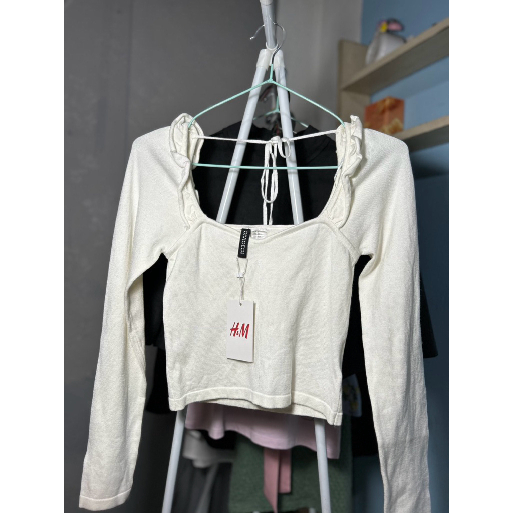 H&M - Crop Top Putih H&M Lengan Panjang Bahan Knit Triangle Neck