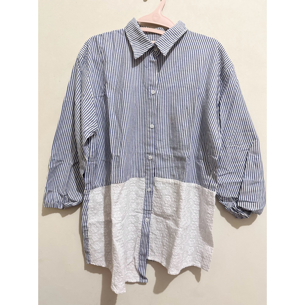 #47 PRELOVED - Kemeja wanita biru garis mix bordir putih
