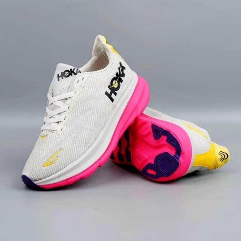 Sepatu running HOKA
