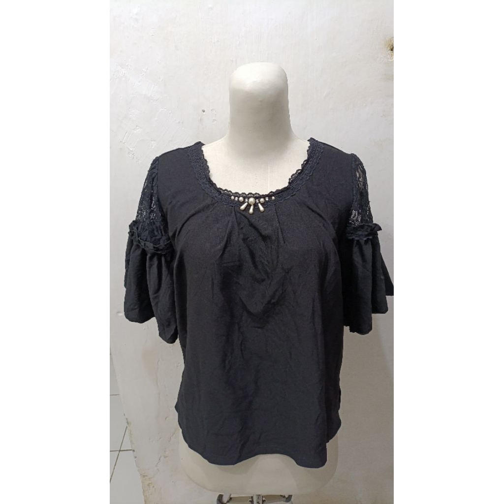 Blouse axes femme hitam tali brukat