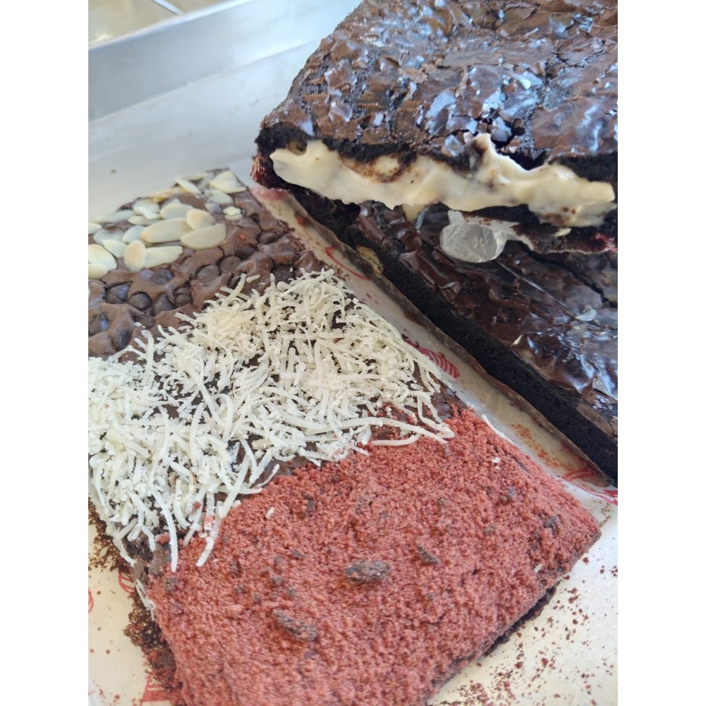 

BROWNIES TOPPING DAN BROWNIES CHASEE