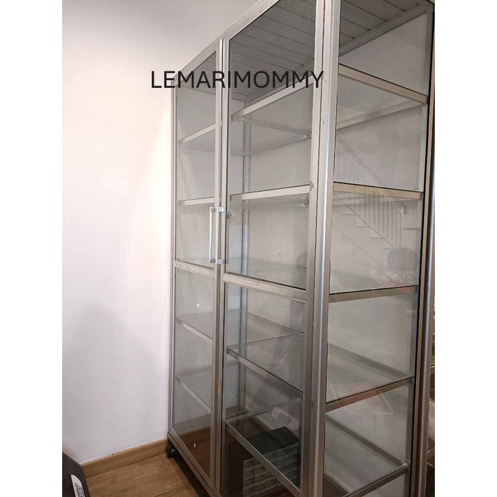 ETALASE KACA JUALAN SECOND, LEMARI ETALASE KACA PRELOVED, ETALASE ALUMUNIUM FULL KACA SECOND, LEMARI