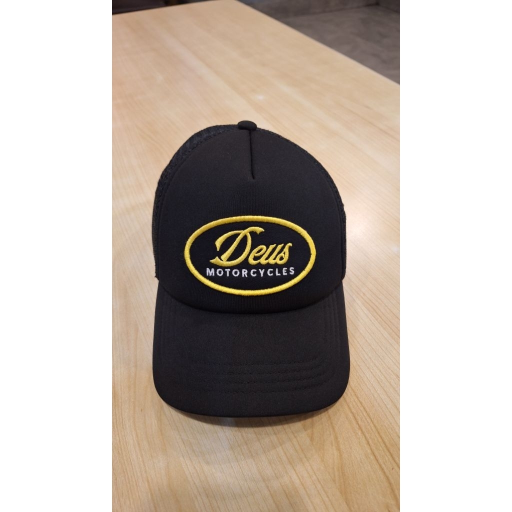 Preloved Topi Deus Ex Machina Original