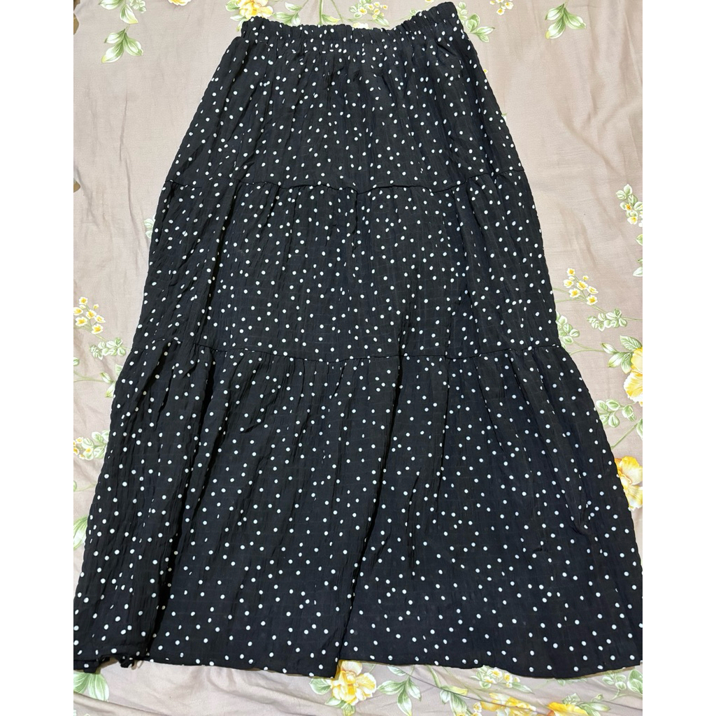 rok panjang polkadot hitam