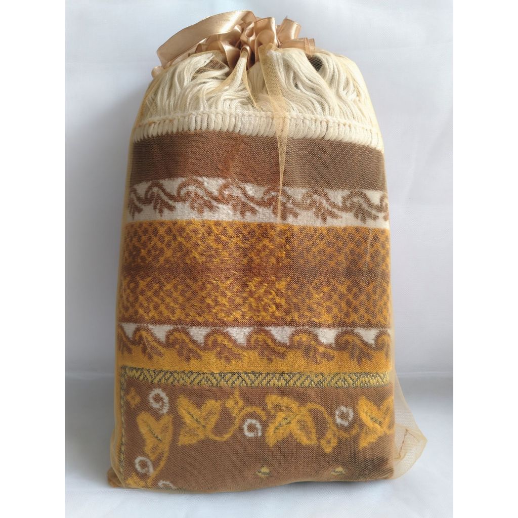 Kantong Tile Serut Untuk Souvenir Sajadah Besar